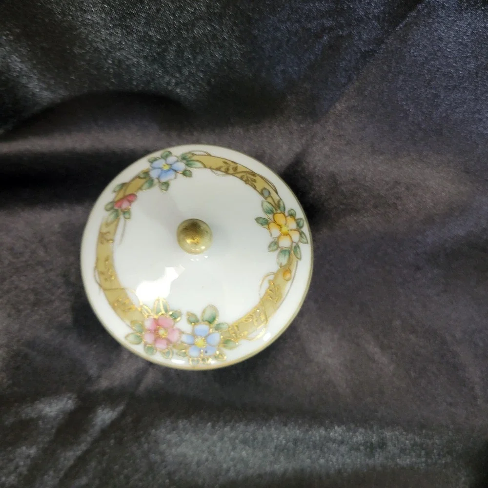 Hand Painted Nippon Round Floral Pedestal Powder Trinket Box Gold Trimmed
